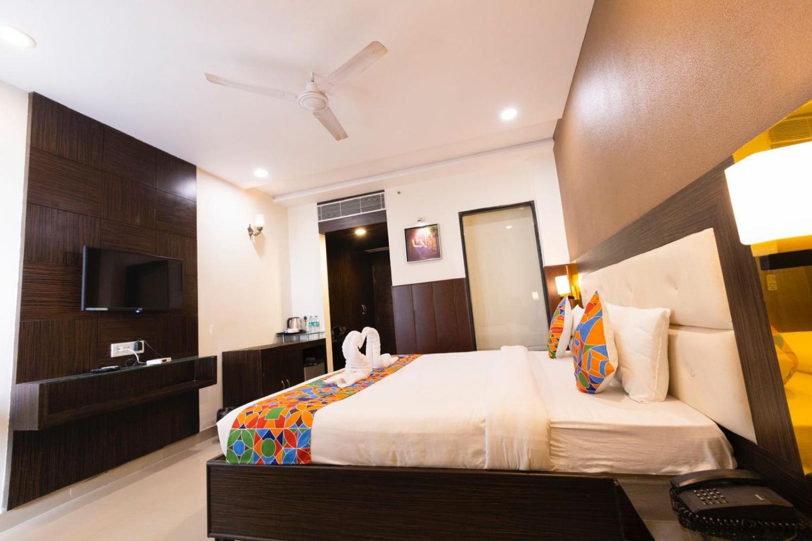 Hotel Sahibs The Lighthouse Agra  Buitenkant foto