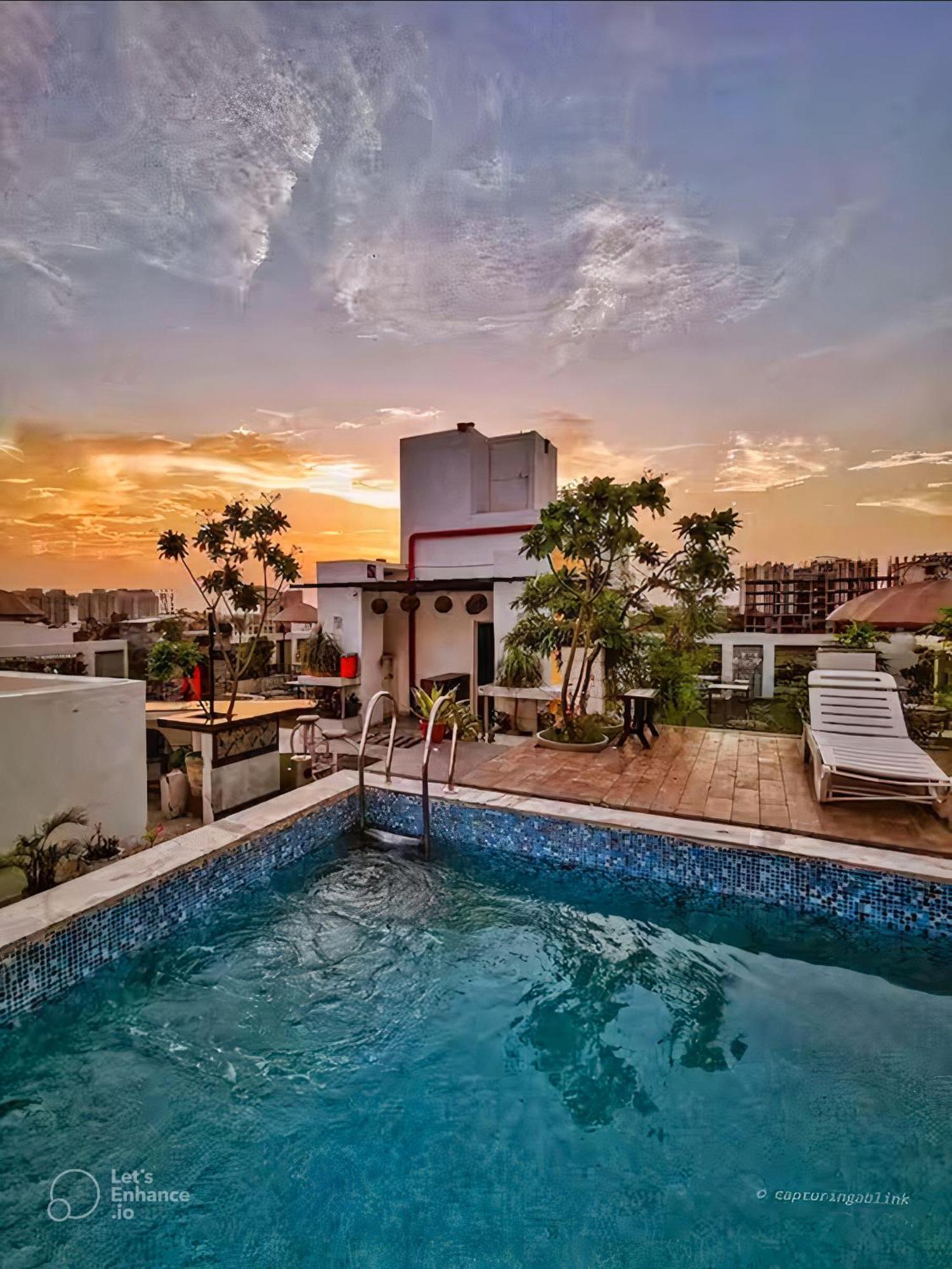 Hotel Sahibs The Lighthouse Agra  Buitenkant foto